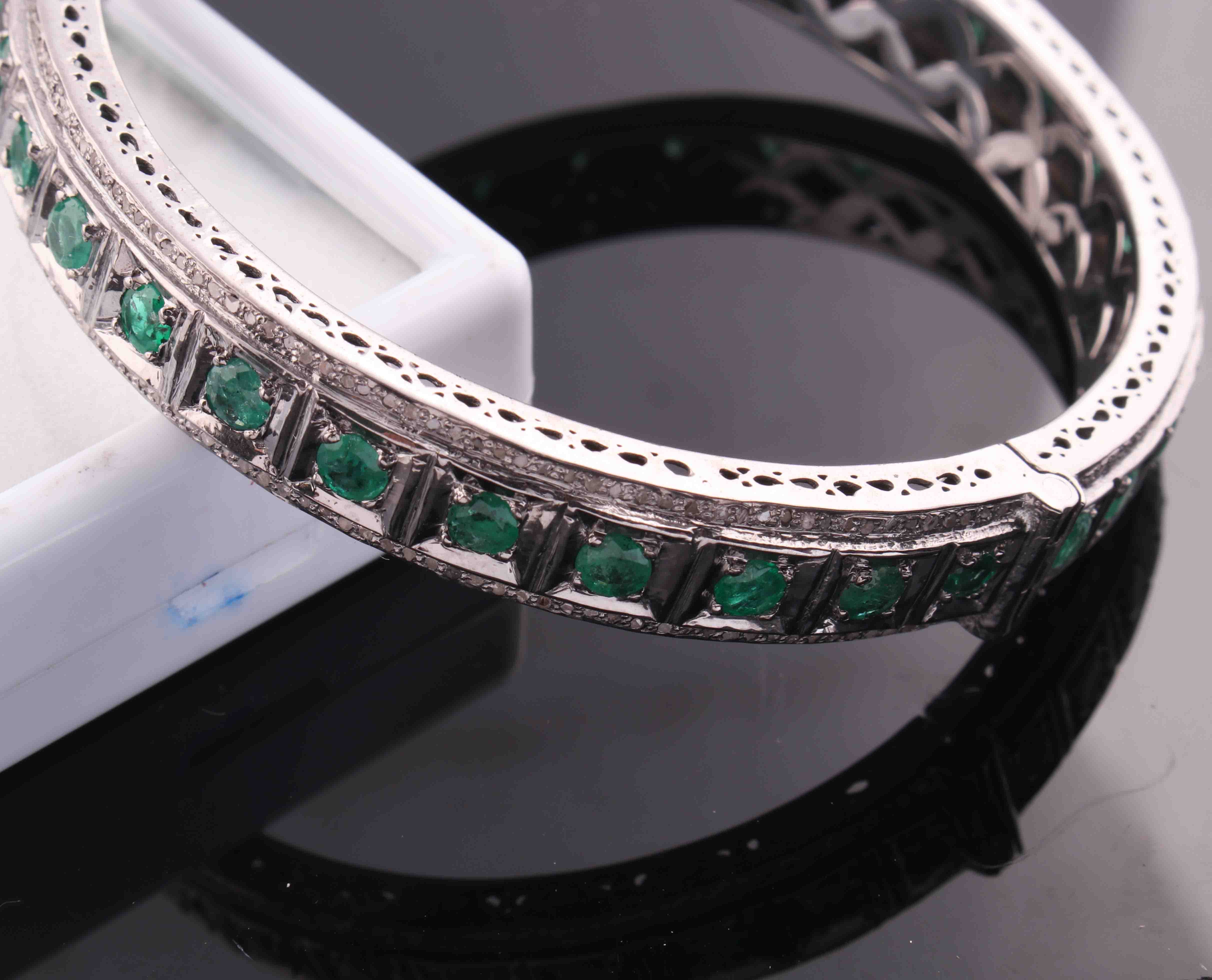 Amazing Single Line Emerald Oval Bracelet In Sterling Silver - Gleam Jewels
